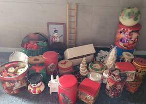 lot 85 image: LOT OF CHRISTMAS DECOR AS SHOWN.