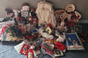 lot 94 image: LOT OF CHRISTMAS DECOR AS SHOWN.