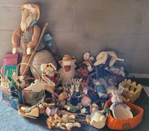 lot 98 image: LOT OF EASTER DECOR AS SHOWN.