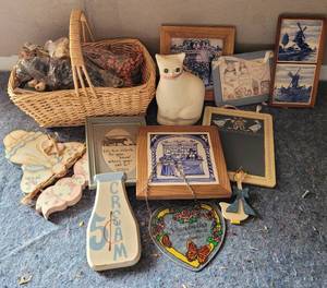 lot 99 image: LOT OF ASSORTED DECOR AS SHOWN.