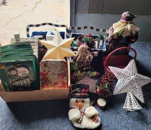 lot 105 image: LOT OF CHRISTMAS DECOR AS SHOWN.