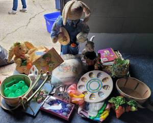 lot 122 image: LOT OF EASTER DECOR AS SHOWN.