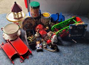 lot 126 image: LOT OF CHRISTMAS DECOR AS SHOWN.