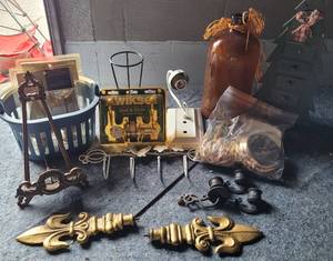 lot 128 image: LOT OF ASSORTED ITEMS AS SHOWN.