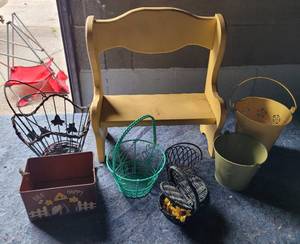 lot 129 image: LOT OF ASSORTED DECOR AS SHOWN.