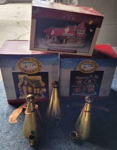 lot 133 image: LOT OF CHRISTMAS DECOR AS SHOWN.