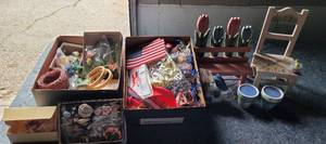 lot 134 image: LOT OF ASSORTED DECOR AS SHOWN.