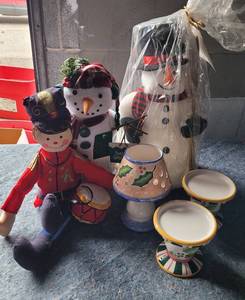 lot 137 image: LOT OF CHRISTMAS DECOR AS SHOWN.