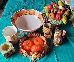lot 152 image: LOT OF FALL  THANKSGIVING DECOR AS SHOWN.