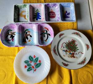 lot 156 image: LOT OF CHRISTMAS DISHES AS SHOWN.