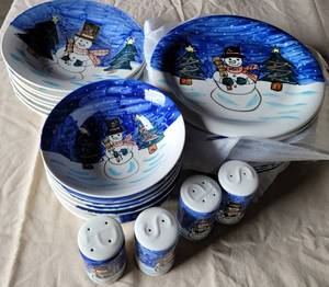 lot 159 image: LOT OF CHRISTMAS DISHES AS SHOWN.