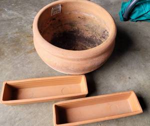 lot 161 image: LOT OF FLOWER POTS AS SHOWN.