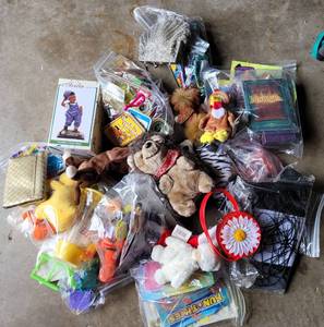 lot 172 image: LOT OF ASSORTED TOYS AND MORE AS SHOWN.