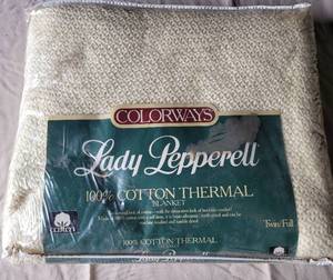 lot 174 image: COTTON THERMAL BLANKET IN PACKAGE AS SHOWN.
