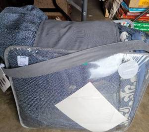 lot 175 image: BEDDING SET IN STYLEDESIGN SHOWN.