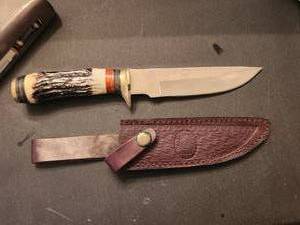lot 4 image: Chipaway Cutlery Hunting knife in box