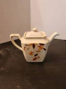 lot 5 image: Halls Superior Quality Kitchenware - Jewel Tea Autumn Leaf - Newport Teapot - by Mary Dunbar