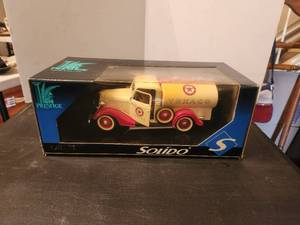 lot 7 image: Texaco 124 tanker truck