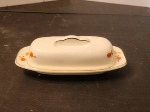 lot 13 image: Halls Superior Quality Kitchenware - Jewel Tea Autumn Leaf - butter dish - by Mary Dunbar