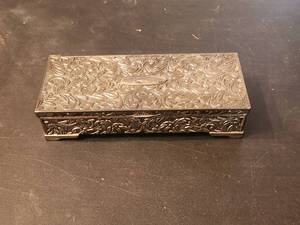 lot 15 image: Godinger silver plated jewelry box
