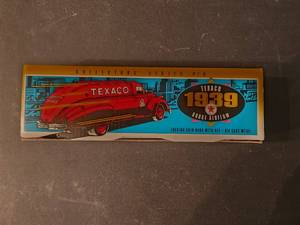 lot 28 image: 1939 Dodge Airflow die cast - Texaco