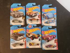 lot 36 image: Selection of 6 Hot Wheels in original package