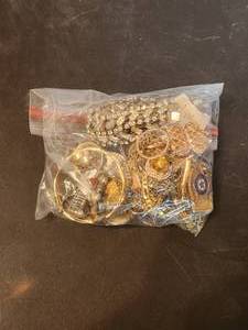 lot 38 image: Generous selection of costume jewelry