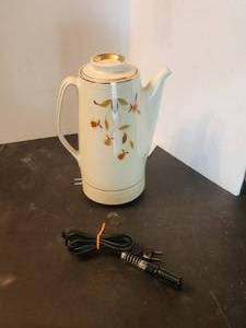 lot 40 image: Halls Superior Quality Kitchenware - Jewel Tea Autumn Leaf - electric coffee pot - by Mary Dunbar
