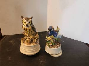 lot 43 image: Pair of owl ceramic music boxes