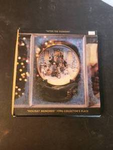 lot 47 image: Limited Edition Holiday Memories - 1996 collectors plate - Harley Davidson
