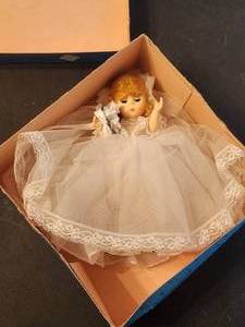 lot 48 image: Vintage Madame Alexandor Doll in box - Bride