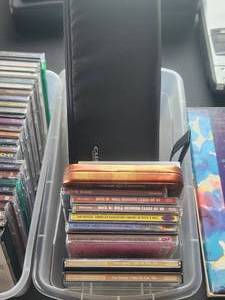 lot 261 image: Selection of CDs & cassette tapes