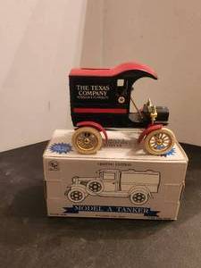 lot 114 image: Selection of 2 Texaco collectors trucks