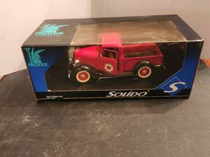 lot 120 image: 124 - 1936 Ford pickup die cast - Texaco