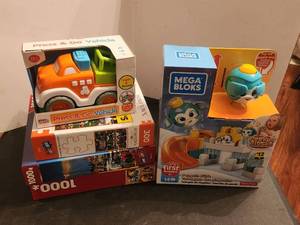 lot 121 image: Selection of puzzles and toys