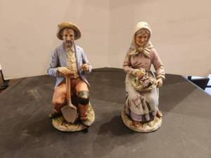 lot 127 image: Vintage Home Steders figurines