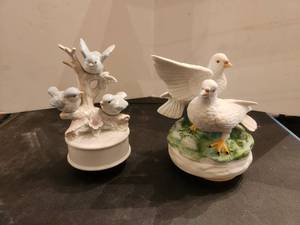 lot 130 image: Pair of Bird music boxes