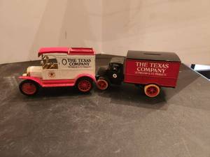 lot 131 image: Selection of 2 Texaco collectors trucks