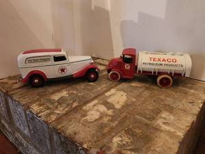 lot 144 image: Selection of 2 Texaco collectors trucks