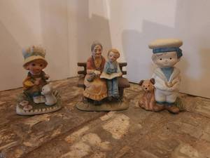 lot 143 image: Selection of 3 vintage figurines