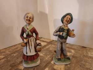 lot 139 image: Vintage Grandma & Grandpa figures