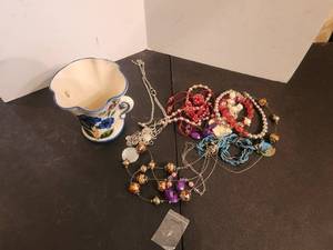 lot 152 image: Generous selection of costume jewelry and vase