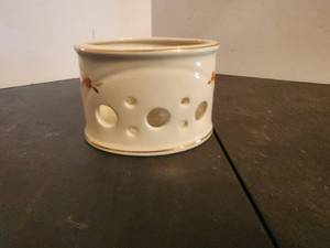lot 159 image: Halls Superior Quality Kitchenware - Jewel Tea Autumn Leaf - oval warmer - by Mary Dunbar