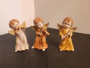 lot 160 image: Selection of 3 Homco musical Angels