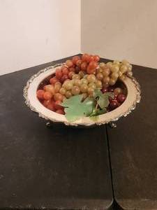 lot 162 image: Willams & Rogers silver plated legged dish with grapes