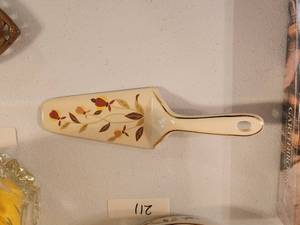 lot 210 image: HotOven China - Jewel Tea Autumn Leaf - Cake-Pie server - by Mary Dunbar