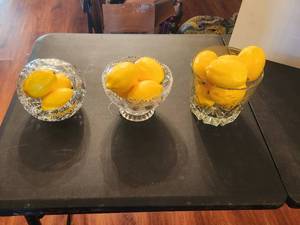 lot 214 image: Selection of crystal bowls with lemons
