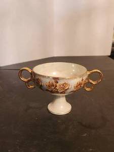 lot 219 image: Royal Sealy yellow rose pedestal dish