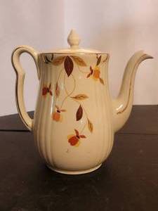 lot 223 image: Halls Superior Quality Kitchenware - Jewel Tea Autumn Leaf - 9 cup Ray Coffee pot - by Mary Dunbar
