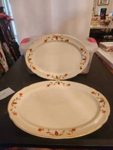 lot 226 image: Halls Superior Quality Kitchenware - Jewel Tea Autumn Leaf - 2 serving platters - large and medium - by Mary Dunbar